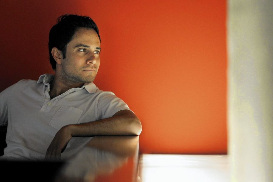 Photo+cr.+LA+Times%3A+%0A%0Ahttp%3A%2F%2Fwww.latimes.com%2Fentertainment%2Farts%2Fpreview%2Fla-et-cm-spring-arts-preview-rajiv-joseph-mr-wolf-theater-short-20150315-story.html
